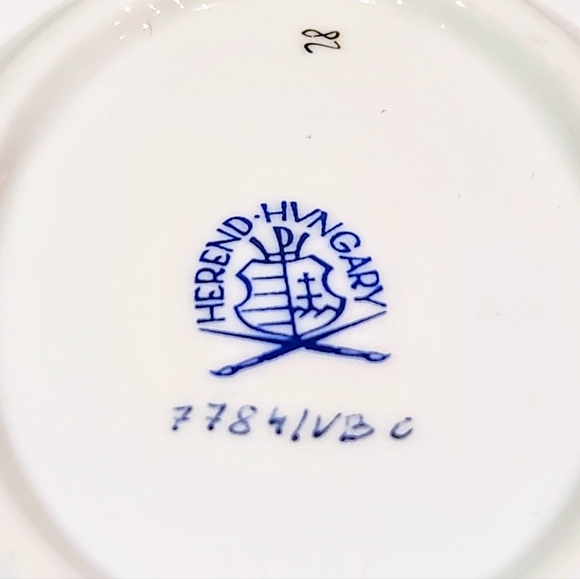 HEREND Queen Victoria Hungarian Porcelain Small Oval Trinket Ceramic ashtray - Picture 3 of 6